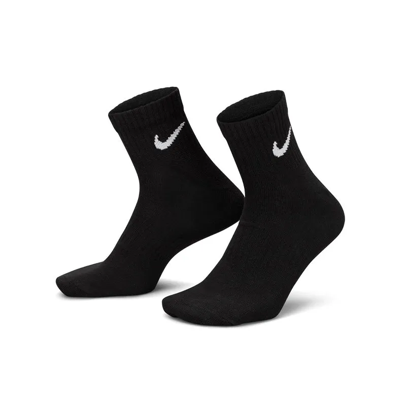 NIKE Everyday Lightweight 3-Pack Ankle Socks (Black)